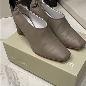 Grey matters Micol pumps taupe worn once